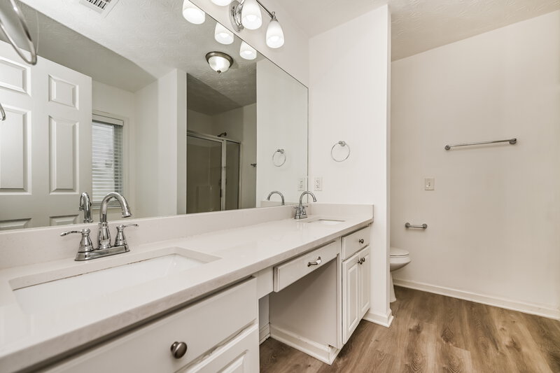 1,960/Mo, 3110 Baywood Court Conyers, GA 30013 Main Bathroom View