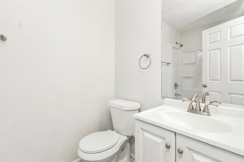 2,265/Mo, 5727 Newnan Cir Austell, GA 30106 Bathroom View