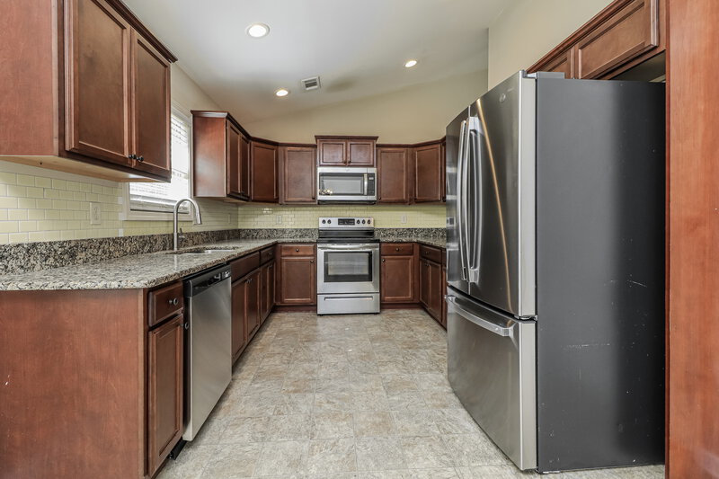 2,315/Mo, 981 West Avenue Dallas, GA 30157 Kitchen View 2