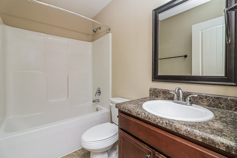 2,315/Mo, 981 West Avenue Dallas, GA 30157 Bathroom View 2