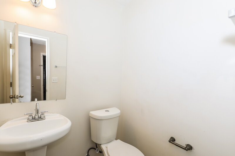 1,805/Mo, 1231 Brookstone Rd Atlanta, GA 30349 Bathroom View
