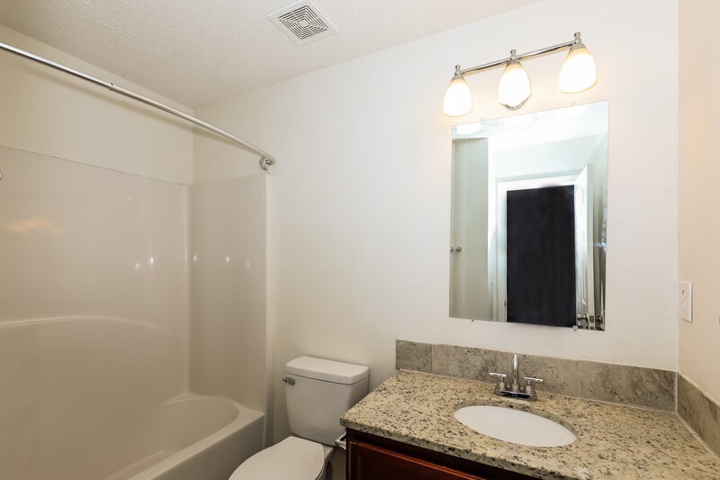 1,805/Mo, 1231 Brookstone Rd Atlanta, GA 30349 Bathroom View 2