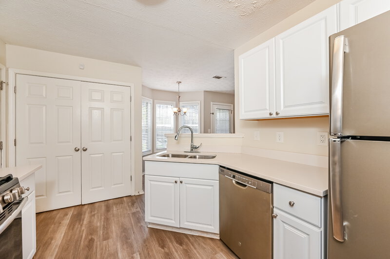 2,060/Mo, 6531 Alford Way Lithonia, GA 30058 Kitchen View