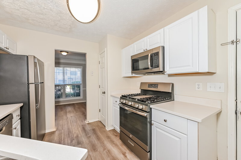 2,060/Mo, 6531 Alford Way Lithonia, GA 30058 Kitchen View 2