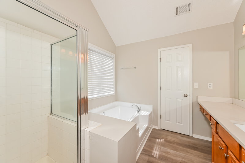 2,060/Mo, 6531 Alford Way Lithonia, GA 30058 Main Bathroom View 2
