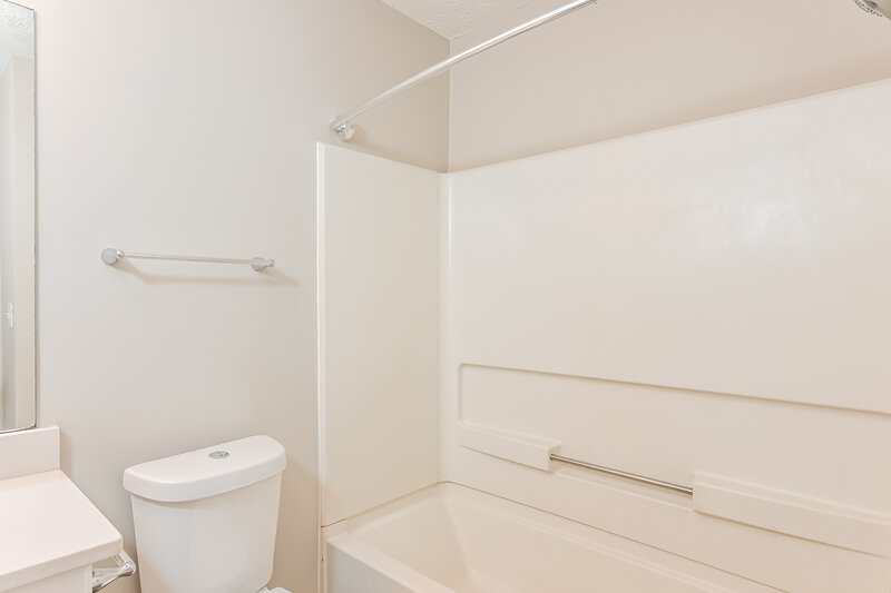 2,060/Mo, 6531 Alford Way Lithonia, GA 30058 Bathroom View