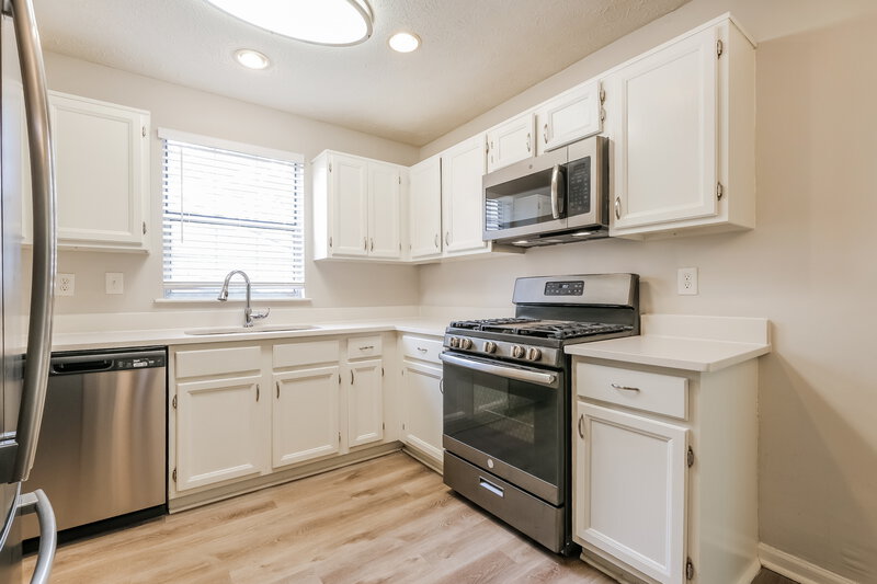 1,845/Mo, 4417 Princeton Ter Decatur, GA 30035 Kitchen View