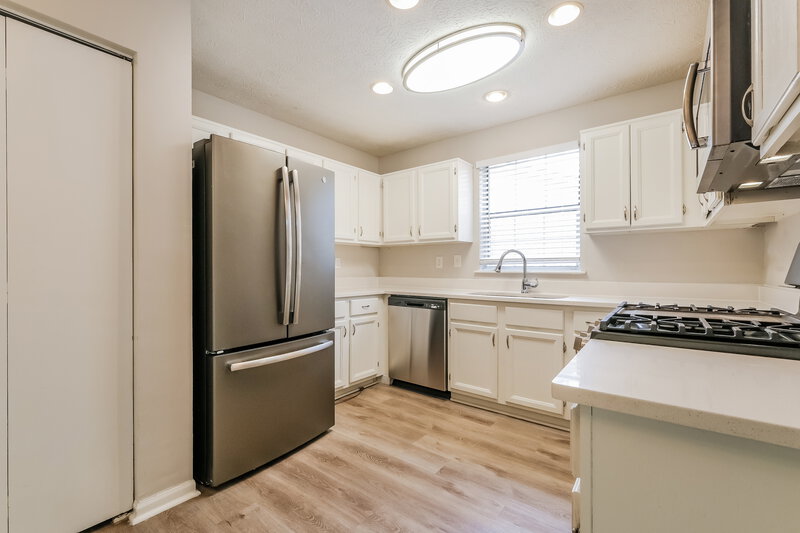 1,845/Mo, 4417 Princeton Ter Decatur, GA 30035 Kitchen View 2