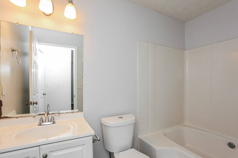 1,855/Mo, 1014 Alford Court Lithonia, GA 30058 Main Bathroom View