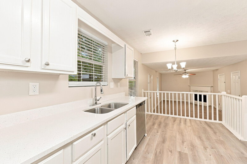 1,850/Mo, 5656 Wellborn Oaks Ct Lithonia, GA 30058 Kitchen View