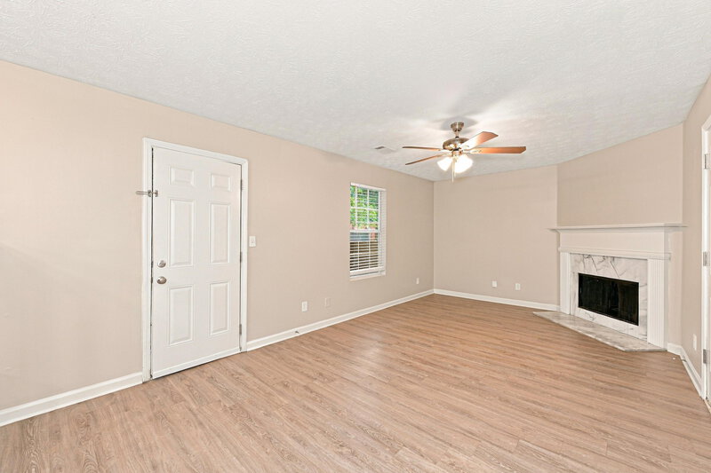 1,850/Mo, 5656 Wellborn Oaks Ct Lithonia, GA 30058 Family Room View