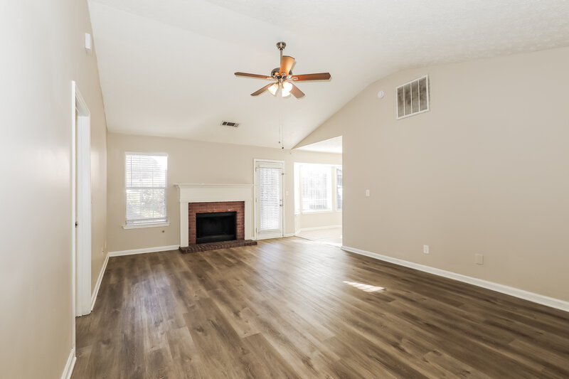 1,700/Mo, 939 Maple Leaf Rdg Jonesboro, GA 30238 Living Room View