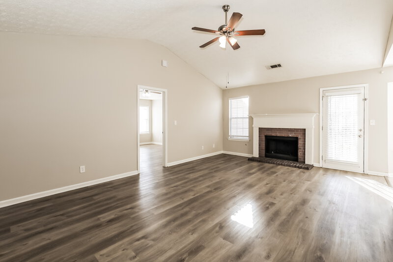 1,700/Mo, 939 Maple Leaf Rdg Jonesboro, GA 30238 Living Room View 2