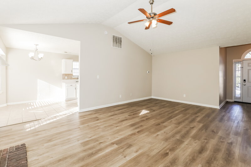 1,700/Mo, 939 Maple Leaf Rdg Jonesboro, GA 30238 Living Room View 3