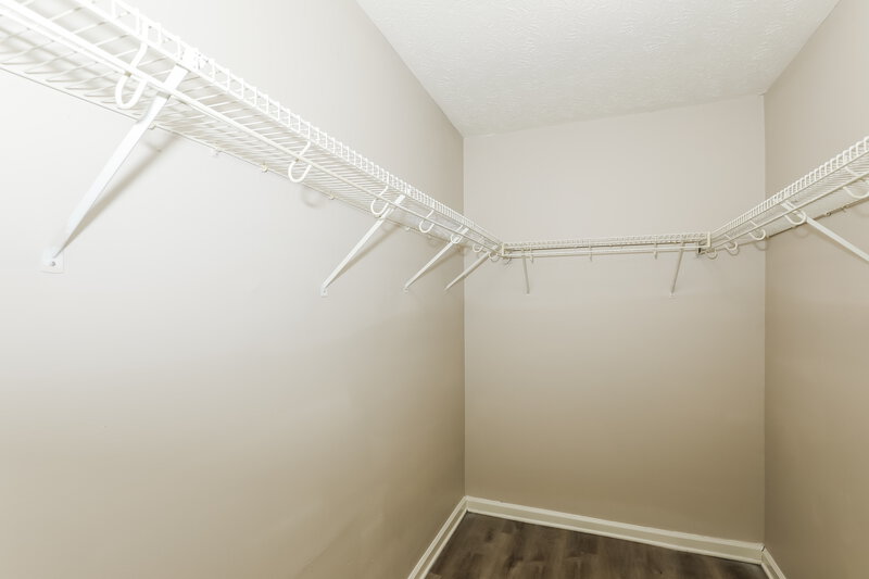 1,700/Mo, 939 Maple Leaf Rdg Jonesboro, GA 30238 Walk In Closet View