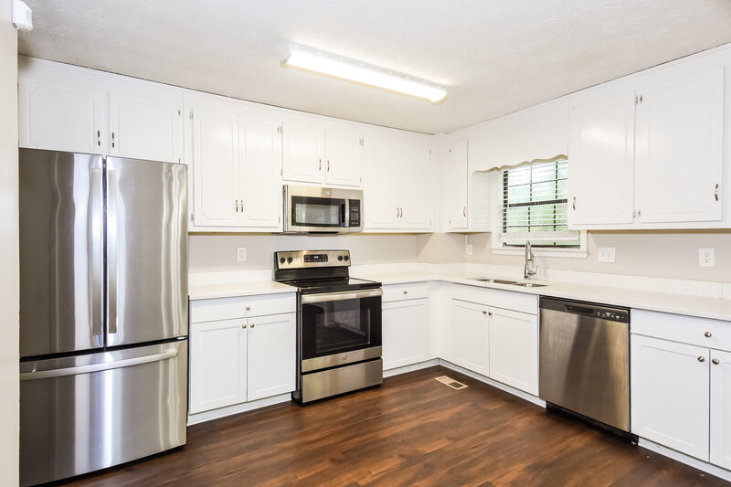 2,040/Mo, 1620 Olde Spring Trl Lithia Springs, GA 30122 Kitchen View