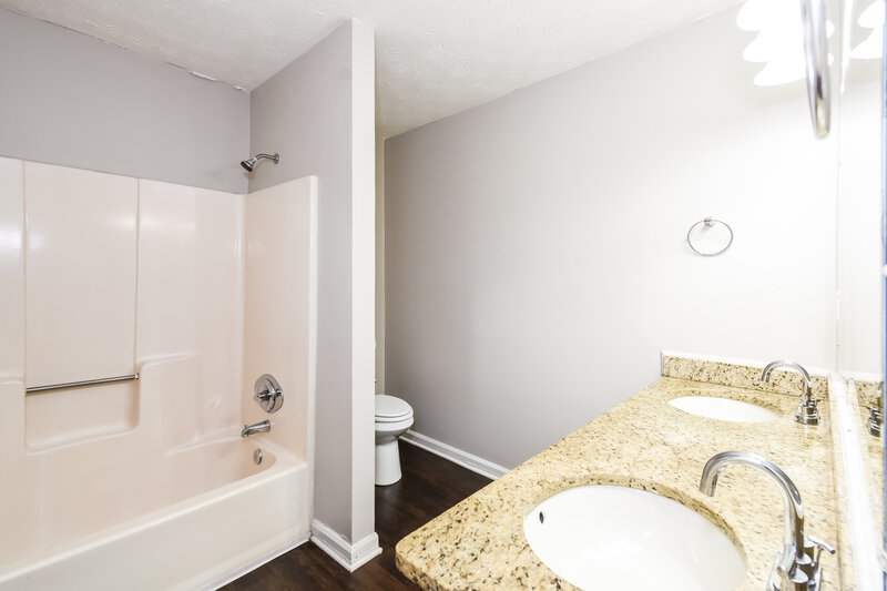 2,040/Mo, 1620 Olde Spring Trl Lithia Springs, GA 30122 Main Bathroom View