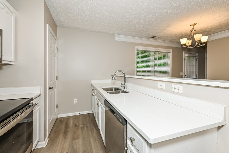 2,190/Mo, 4017 Riverside Pkwy Decatur, GA 30034 Kitchen View 2