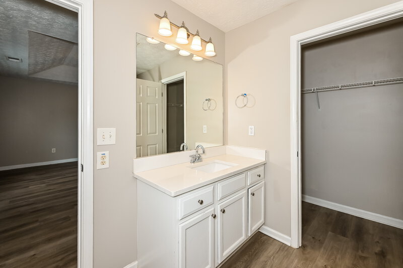 2,190/Mo, 4017 Riverside Pkwy Decatur, GA 30034 Main Bathroom View