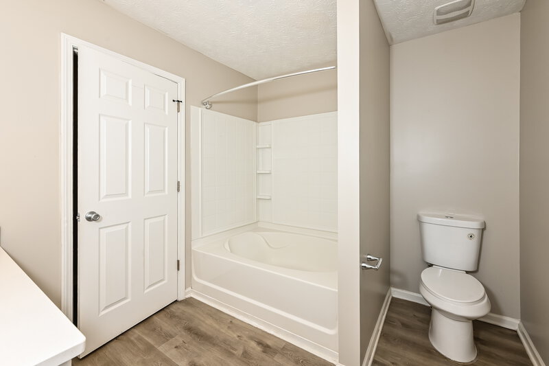 2,190/Mo, 4017 Riverside Pkwy Decatur, GA 30034 Main Bathroom View 2