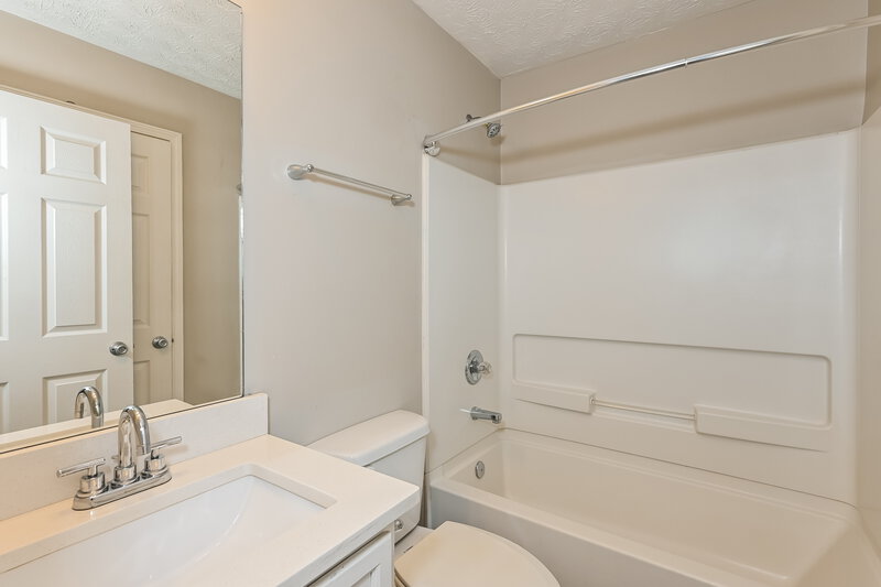 2,190/Mo, 4017 Riverside Pkwy Decatur, GA 30034 Bathroom View