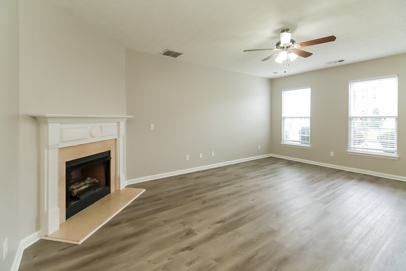 2,110/Mo, 3908 Shenfield Drive Union City, GA 30291 Living Room View 3