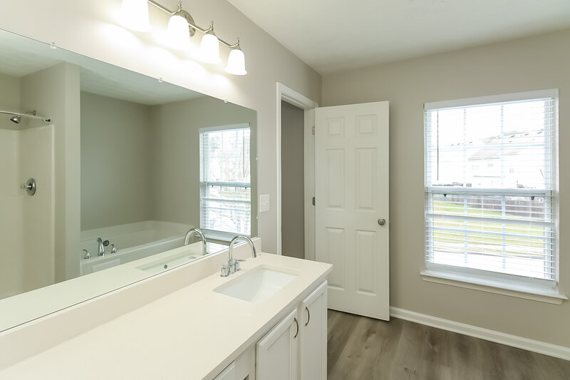 2,110/Mo, 3908 Shenfield Drive Union City, GA 30291 Master Bathroom View