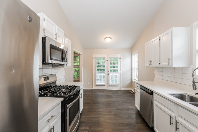 2,065/Mo, 2750 Old South Dr Jonesboro, GA 30236 Kitchen View 2