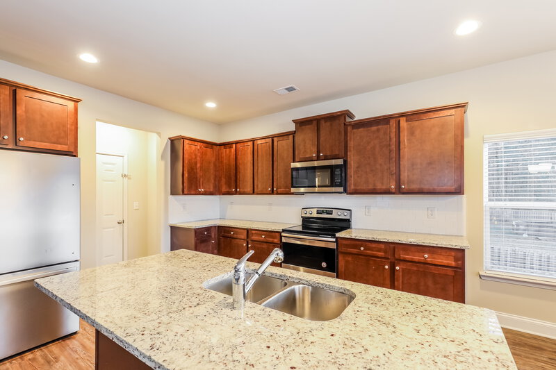 2,520/Mo, 276 Faron Dr Atlanta, GA 30331 Kitchen View