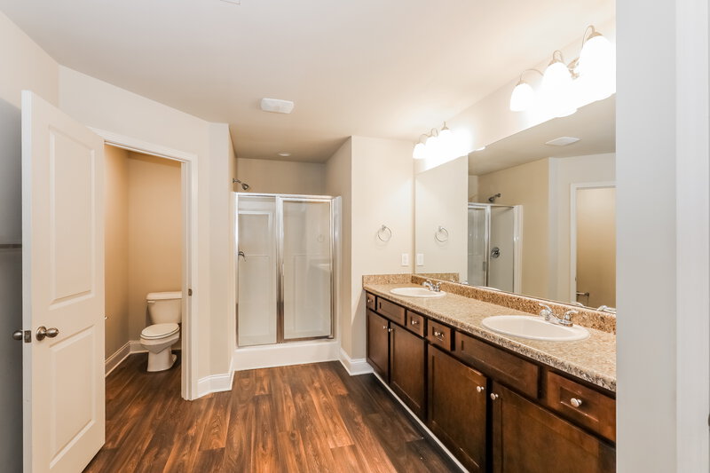 2,520/Mo, 276 Faron Dr Atlanta, GA 30331 Main Bathroom View