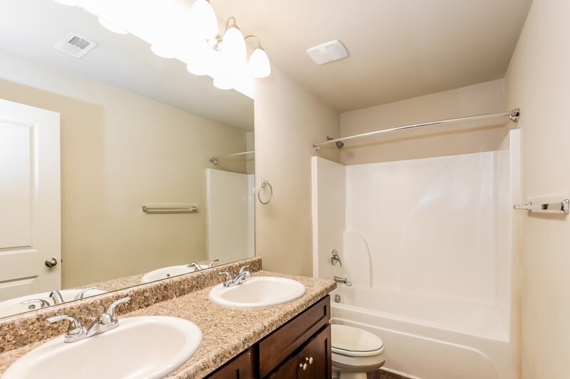 2,520/Mo, 276 Faron Dr Atlanta, GA 30331 Bathroom View