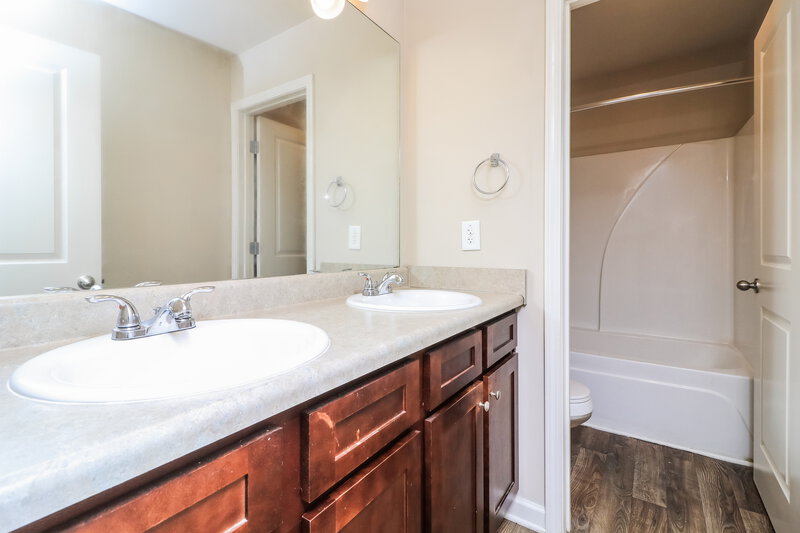 2,575/Mo, 279 Faron Dr Atlanta, GA 30331 Main Bathroom View