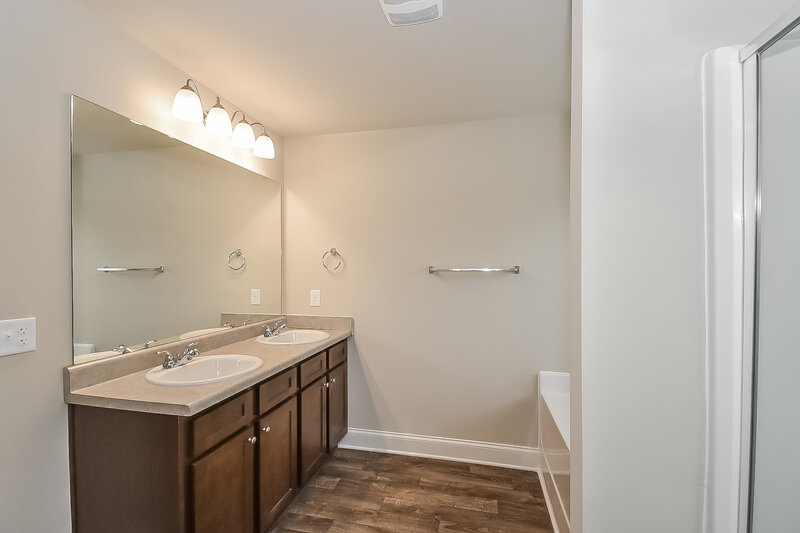 3,530/Mo, 228 Faron Dr Atlanta, GA 30331 Master Bathroom View