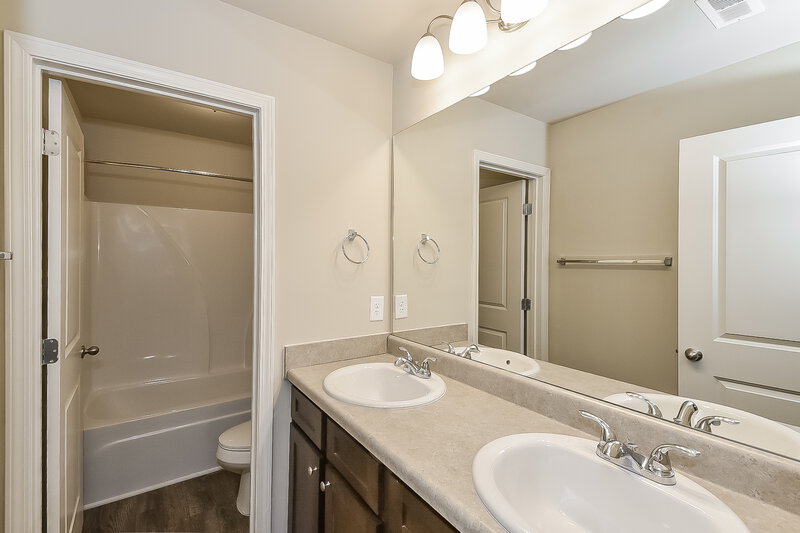 3,530/Mo, 228 Faron Dr Atlanta, GA 30331 Bathroom View