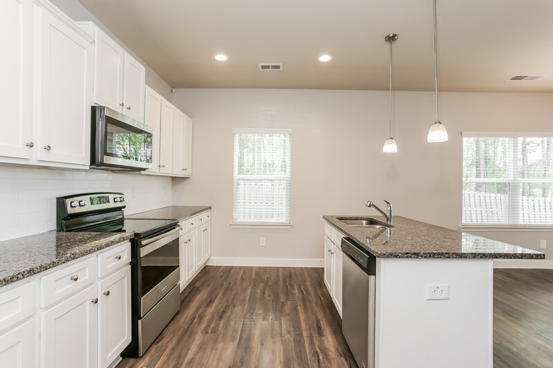 2,675/Mo, 258 Faron Dr Atlanta, GA 30331 Kitchen View 2