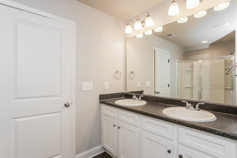 2,675/Mo, 258 Faron Dr Atlanta, GA 30331 Main Bathroom View