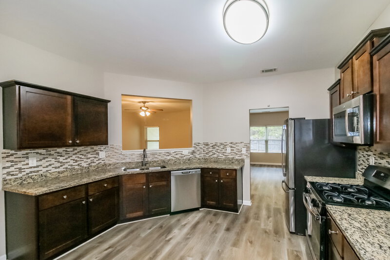 1,770/Mo, 3482 Sandstone Trl SE Conyers, GA 30013 Kitchen View 2