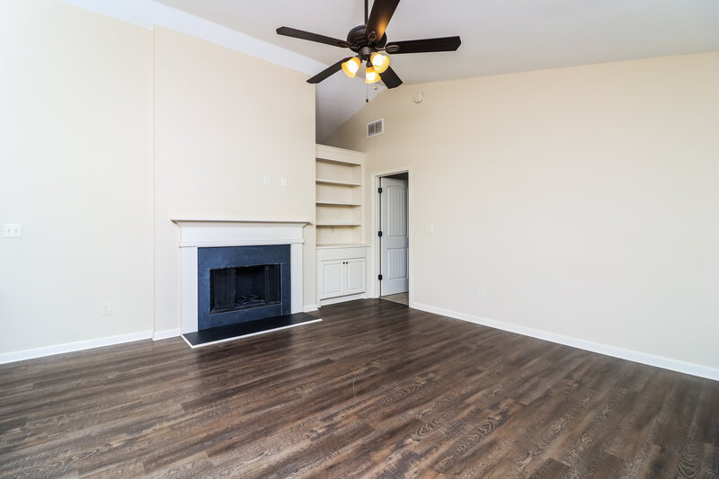 1,970/Mo, 913 West Avenue Dallas, GA 30157 Living Room View 2