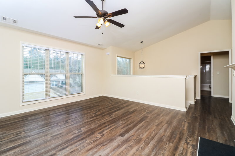 1,970/Mo, 913 West Avenue Dallas, GA 30157 Living Room View 3