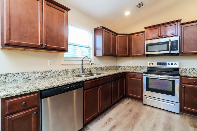 1,970/Mo, 913 West Avenue Dallas, GA 30157 Kitchen View