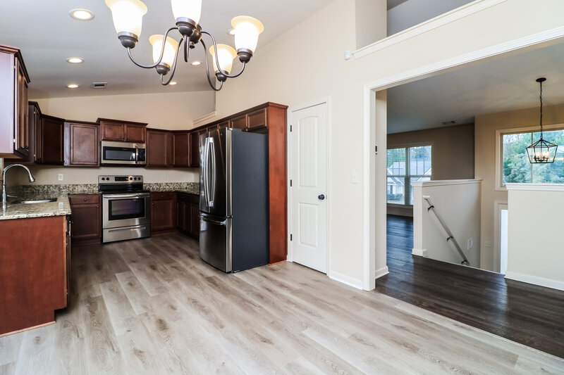 1,970/Mo, 913 West Avenue Dallas, GA 30157 Kitchen View 2