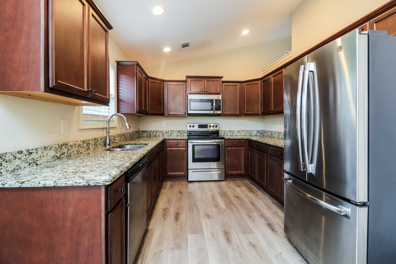 1,970/Mo, 913 West Avenue Dallas, GA 30157 Kitchen View 3