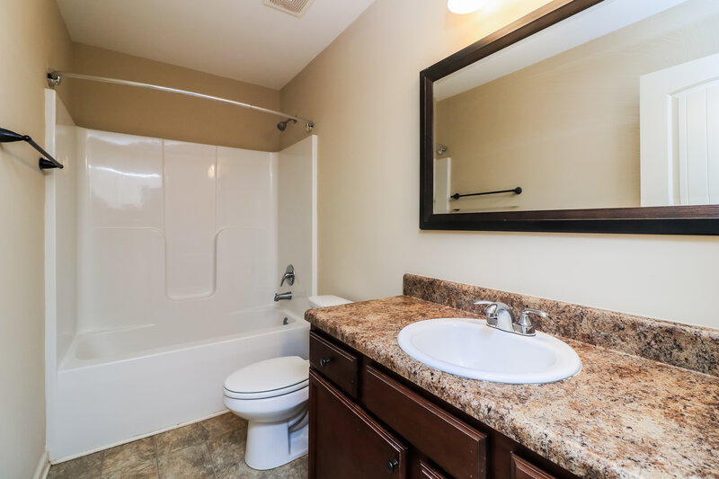 1,970/Mo, 913 West Avenue Dallas, GA 30157 Main Bathroom View