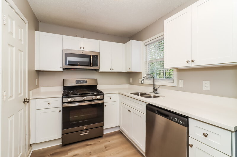 1,480/Mo, 105 Salem Pl Dallas, GA 30132 Kitchen View