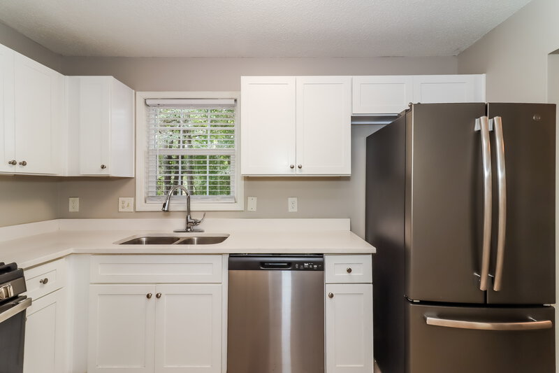 1,480/Mo, 105 Salem Pl Dallas, GA 30132 Kitchen View 2