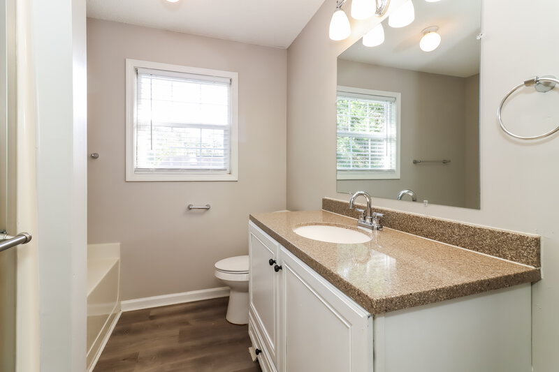 1,480/Mo, 105 Salem Pl Dallas, GA 30132 Main Bathroom View