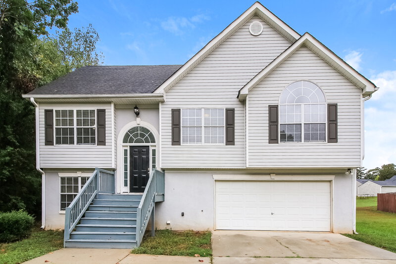 2,005/Mo, 422 Limerick Way Hampton, GA 30228 Front View