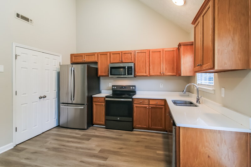 2,005/Mo, 422 Limerick Way Hampton, GA 30228 Kitchen View 2