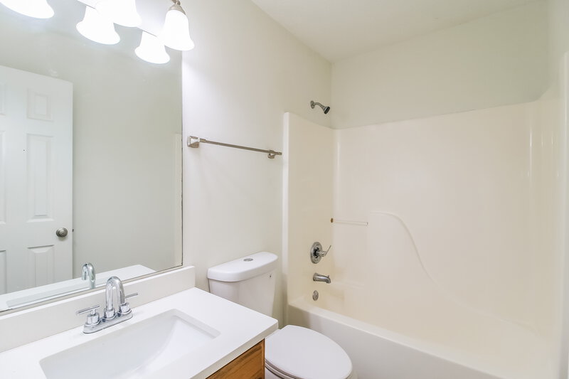 2,005/Mo, 422 Limerick Way Hampton, GA 30228 Bathroom View