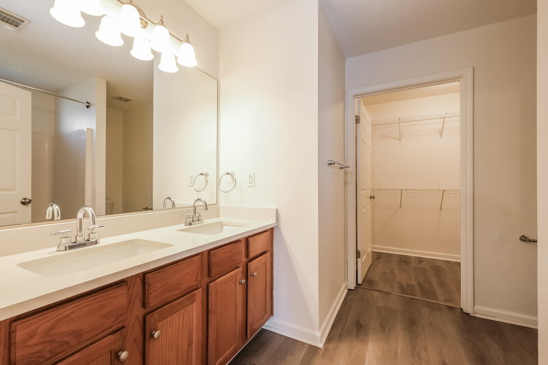 1,960/Mo, 3568 Brookstone Way Union City, GA 30291 Main Bathroom View